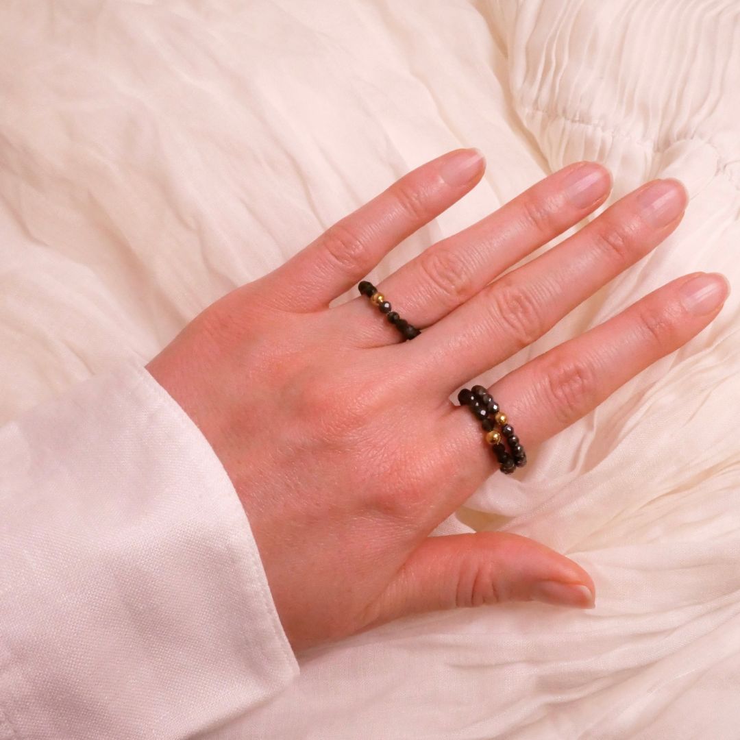 Onyx Ring mit vergoldeter Perle (Achat farbl. behandelt)