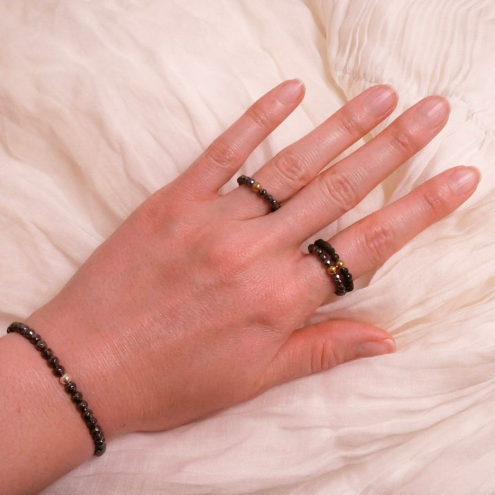 Hämatit (künstliches Produkt) Ring mit vergoldeter Perle