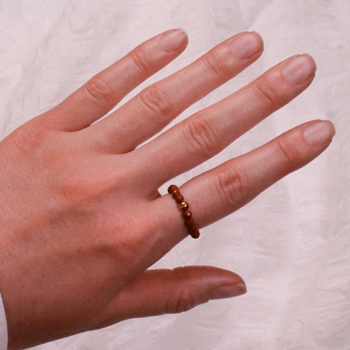 Jaspis Ring mit vergoldeter Perle