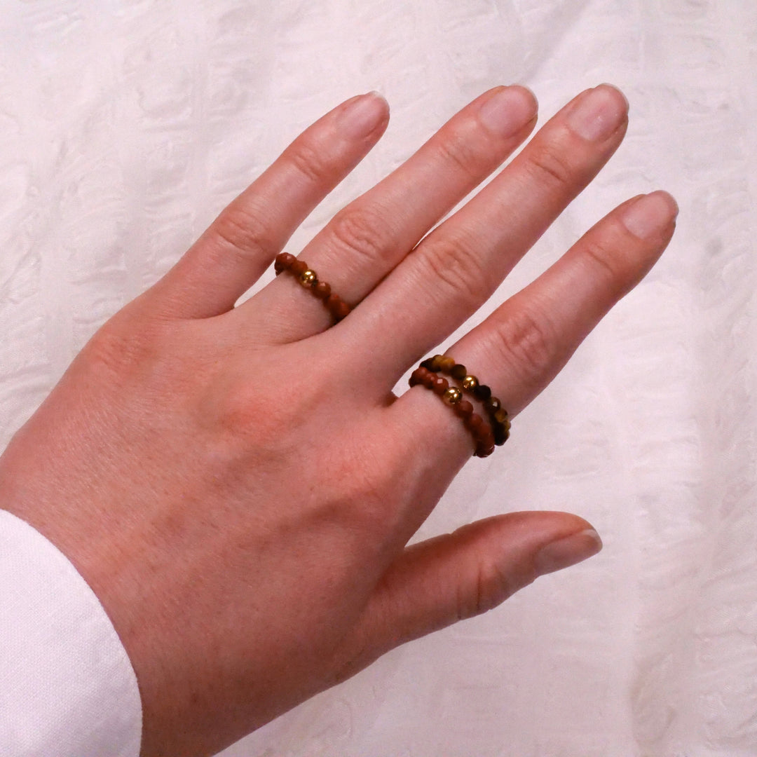 Jaspis Ring mit vergoldeter Perle