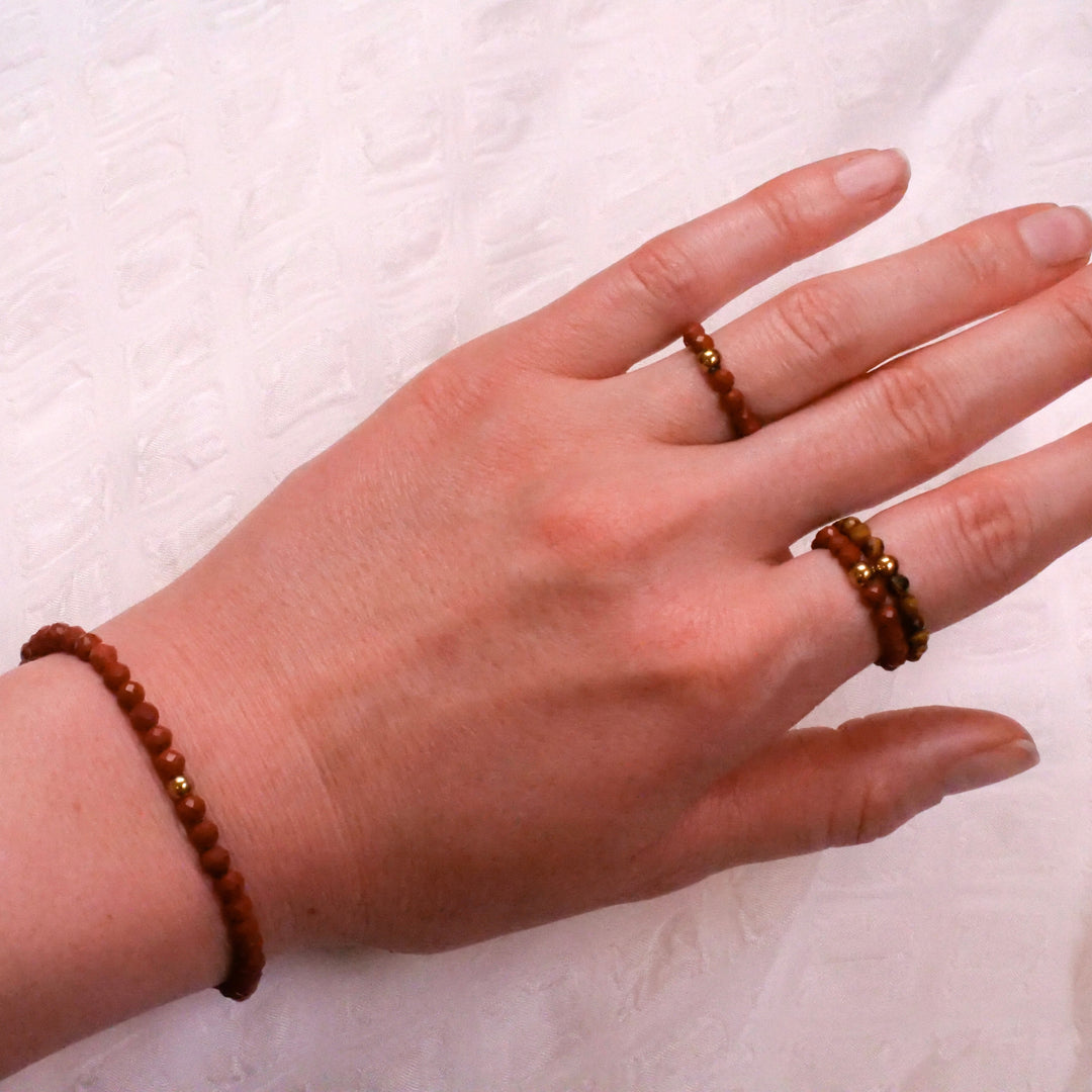 Jaspis Ring mit vergoldeter Perle