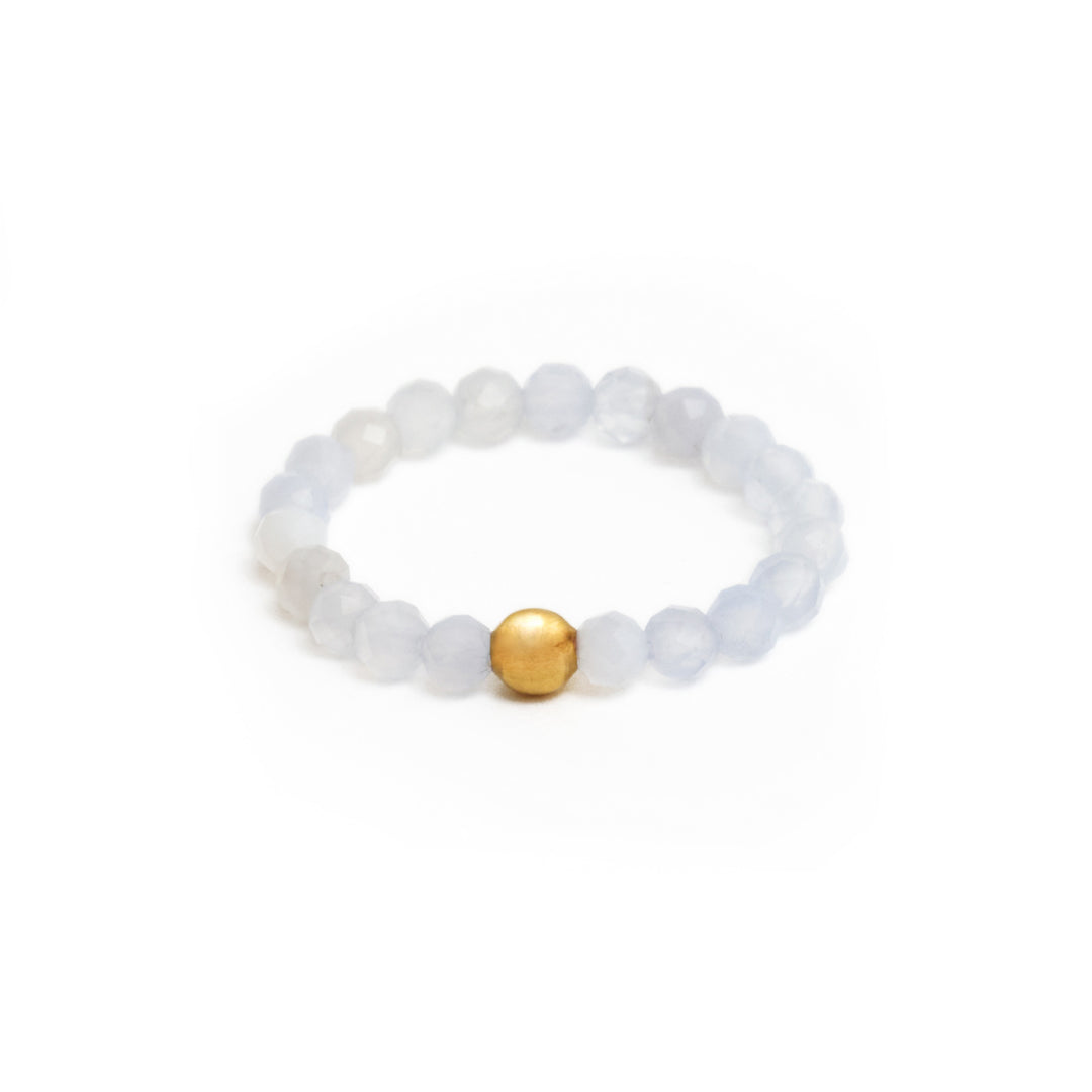 Chalcedon Ring mit vergoldeter Perle