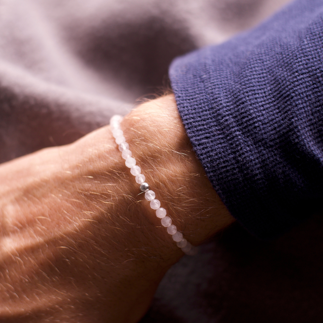 Rosenquarz (farbverbessert) und Quarzit (farblich behandelt) Naturstein Perlen Armband mit Silberperle