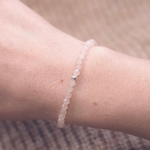 Rosenquarz Naturstein Perlen Armband mit Verschluss (Quarzit, farblich beh.)
