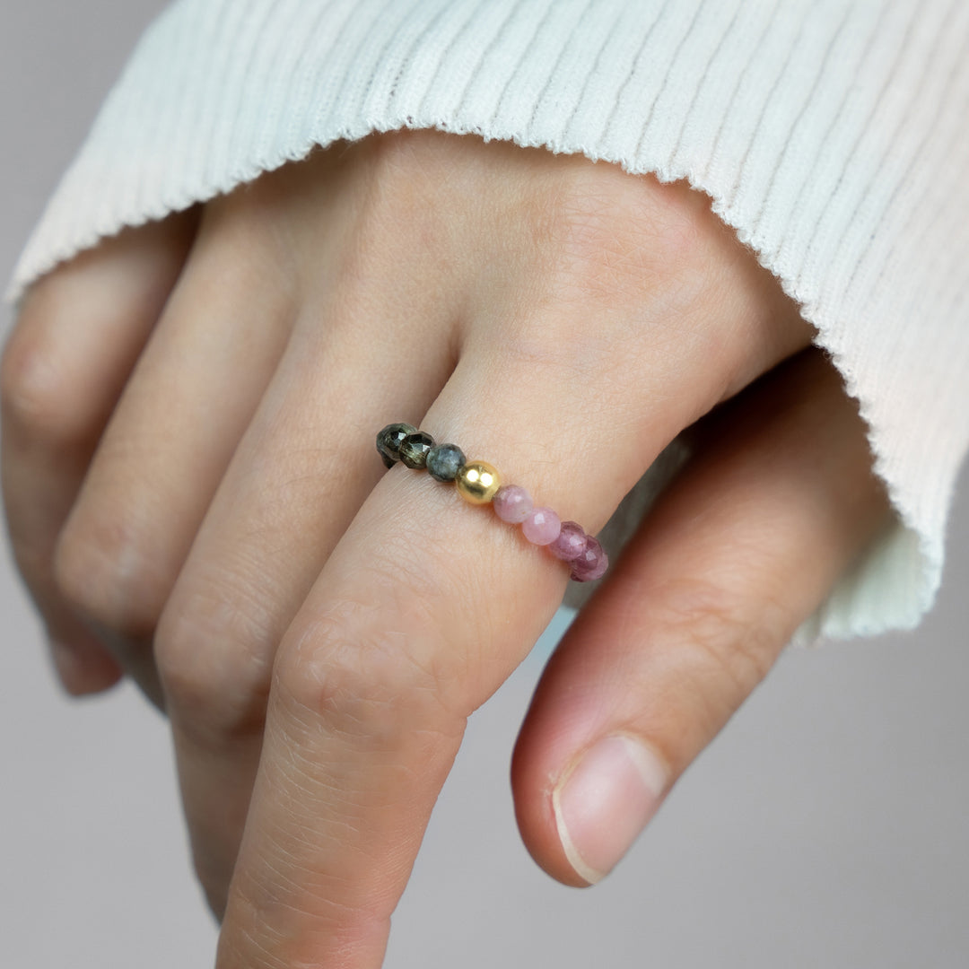 Bunter Turmalin Ring mit vergoldeter Perle
