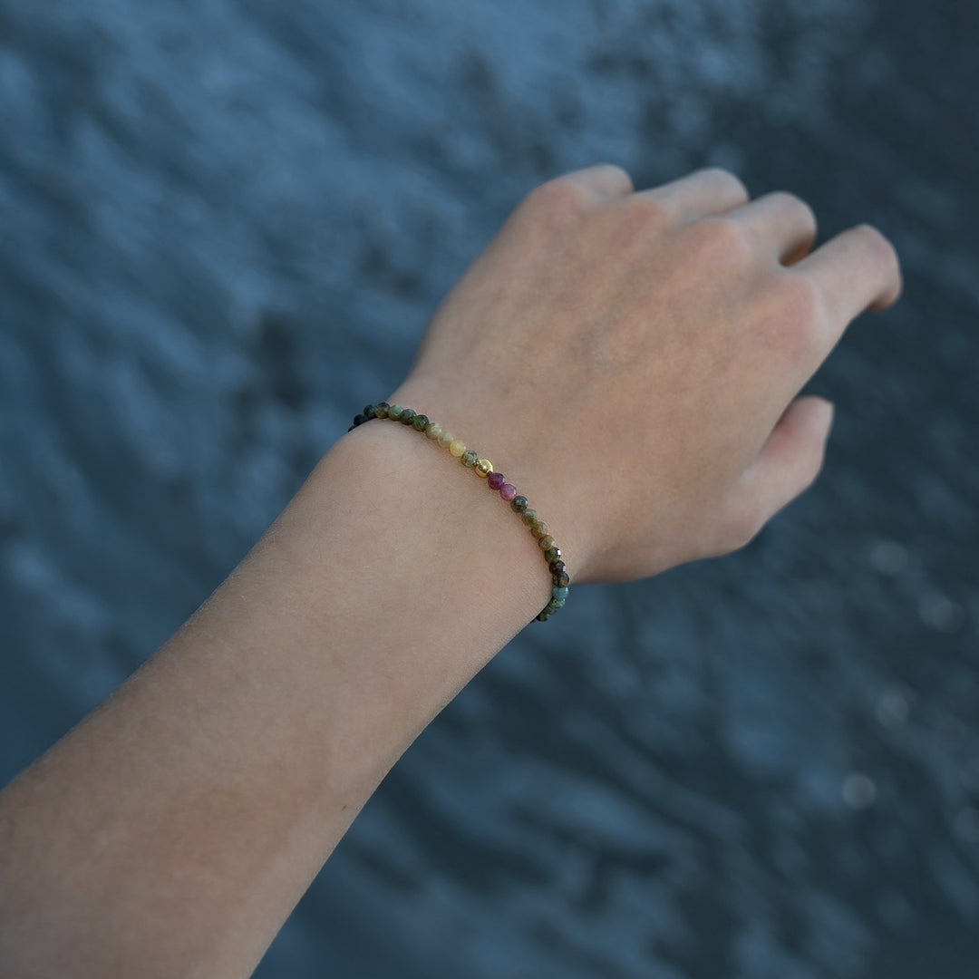 Buntes Turmalin Naturstein Perlen Armband mit vergoldeter Perle