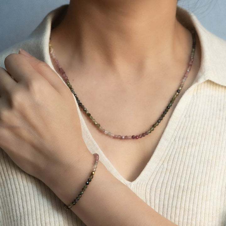 Bunte Turmalin Naturstein Halskette mit vergoldetem Verschluss