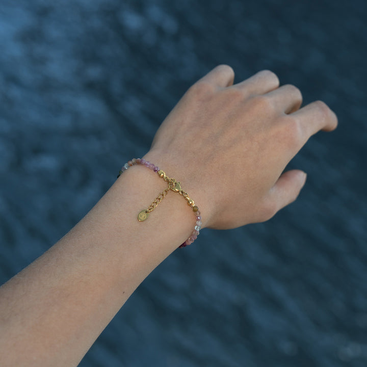 Buntes Turmalin Naturstein Perlen Armband mit vergoldetem Verschluss