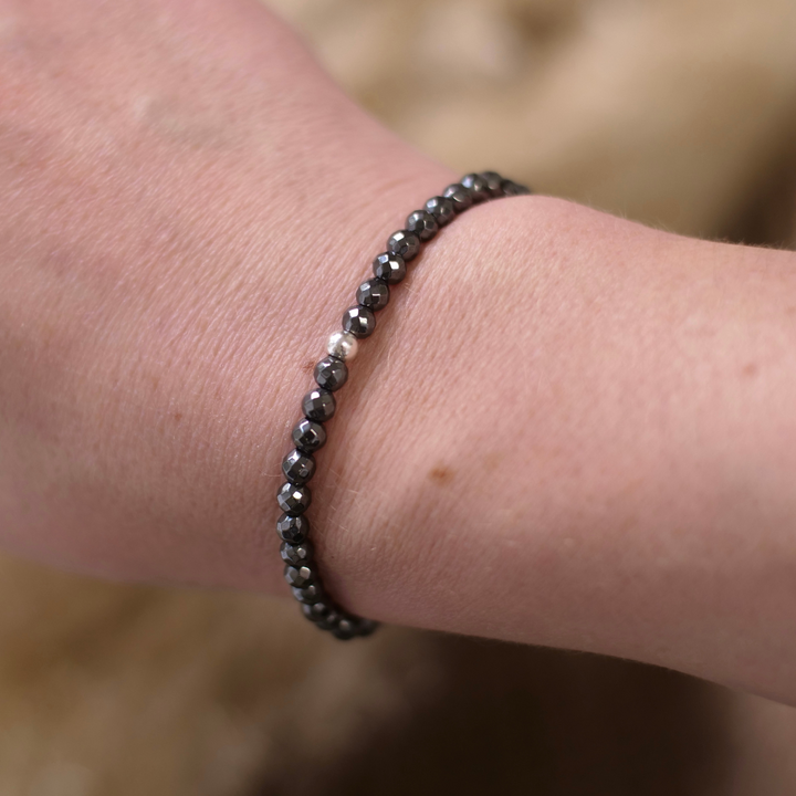 Hämatit Naturstein Perlen Armband mit Silberperle